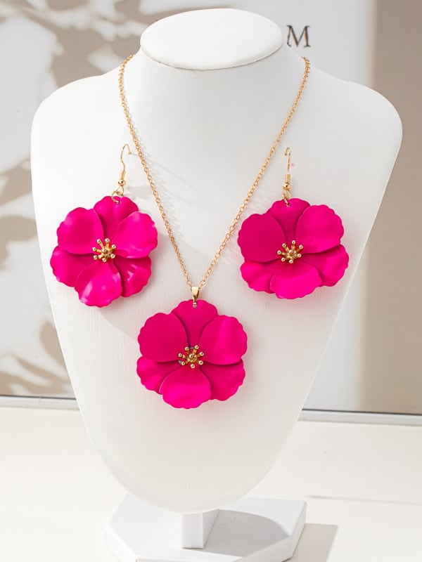 Fülbevaló és nyaklánc készlet – fém, keresztezett lánc, virágos növényi mintázat, hideg és távolságtartó stílus, 2025 nyár