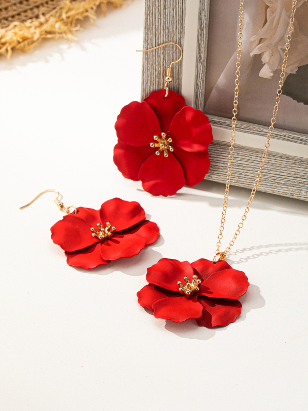 Fülbevaló és nyaklánc készlet – fém, keresztezett lánc, virágos növényi mintázat, hideg és távolságtartó stílus, 2025 nyár