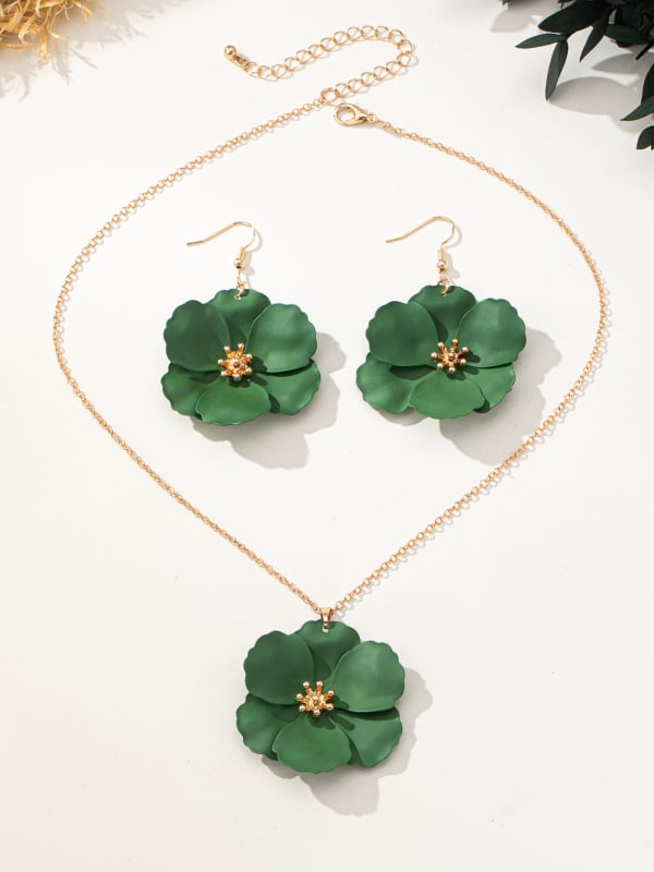 Fülbevaló és nyaklánc készlet – fém, keresztezett lánc, virágos növényi mintázat, hideg és távolságtartó stílus, 2025 nyár