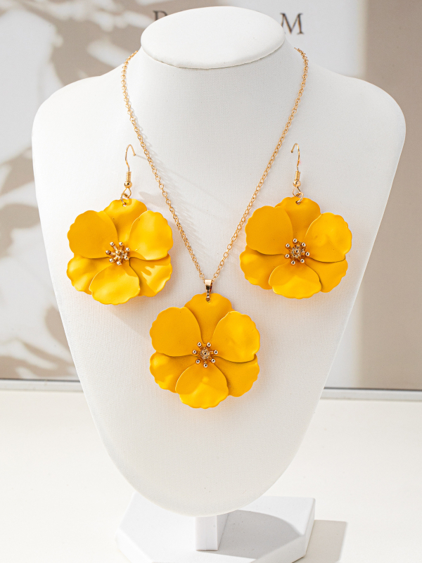 Fülbevaló és nyaklánc készlet – fém, keresztezett lánc, virágos növényi mintázat, hideg és távolságtartó stílus, 2025 nyár