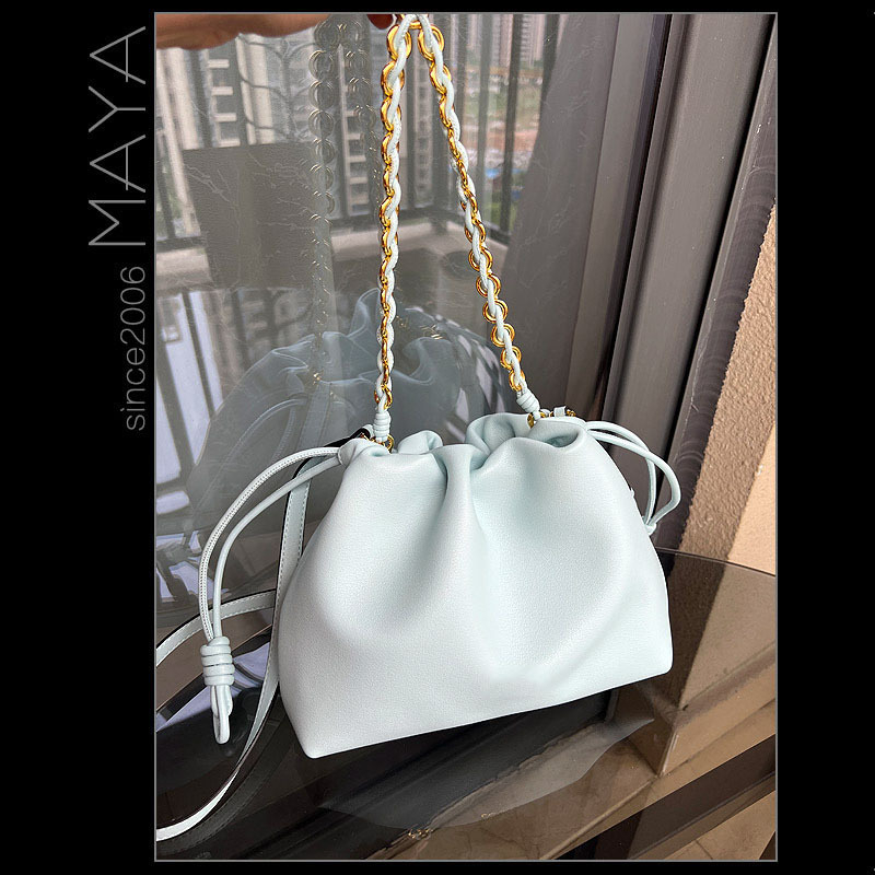 Torba za ramena s dizajnom oblaka, prirodna koža, prvi sloj kože, zatvaranje šnrom, pravokutni oblik