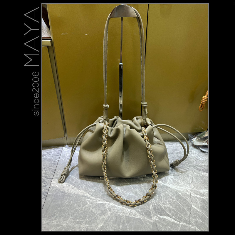 Torba za ramena s dizajnom oblaka, prirodna koža, prvi sloj kože, zatvaranje šnrom, pravokutni oblik