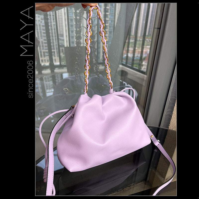 Torba za ramena s dizajnom oblaka, prirodna koža, prvi sloj kože, zatvaranje šnrom, pravokutni oblik