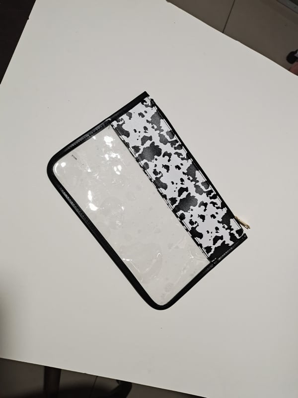 Козметична чанта с буквен принт от прозрачен PVC, PU подплата (PVC материал; модел: букви; подплата: PU; водоустойчива)