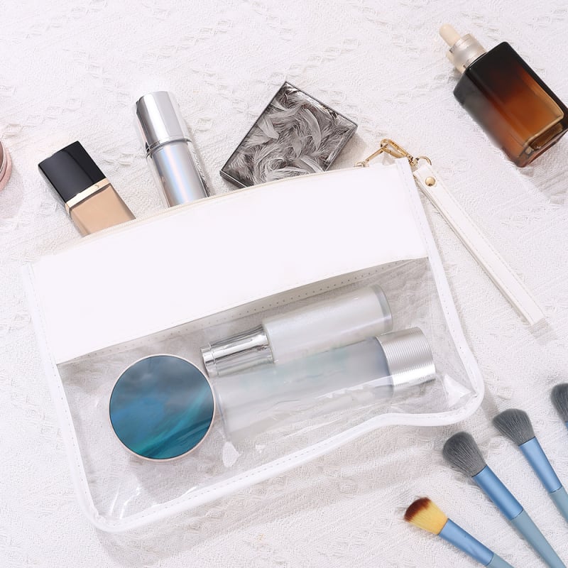 Козметична чанта с буквен принт от прозрачен PVC, PU подплата (PVC материал; модел: букви; подплата: PU; водоустойчива)