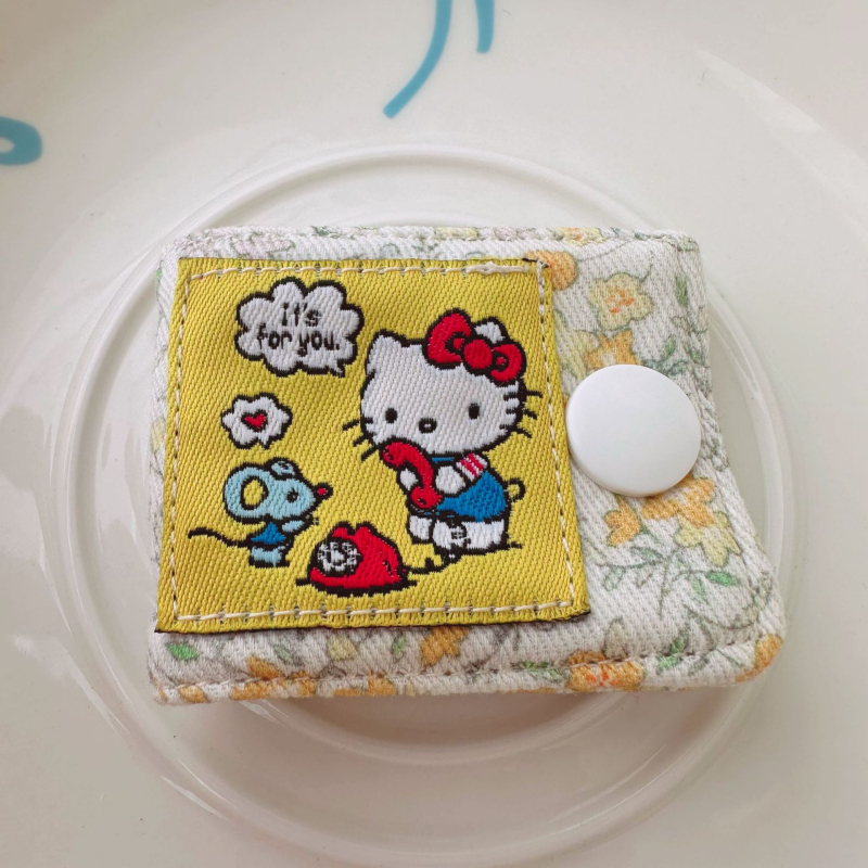 Hello Kitty kabelu organizatora klips, mazais modelis, vienkāršs vīšanas mehānisms, kokvilna, saderīgs ar datu kabeliem un austiņu kabeliem