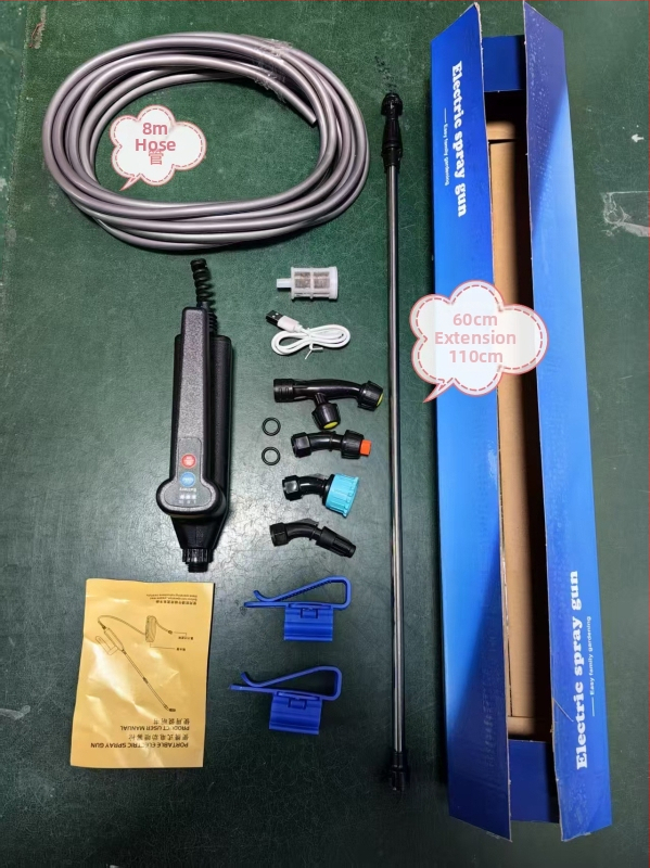 Klaishi plastová prenášateľná kanvička na zavlažovanie/postrek s atomizačnou tryskou, model KLC-7.4VTDPWQ