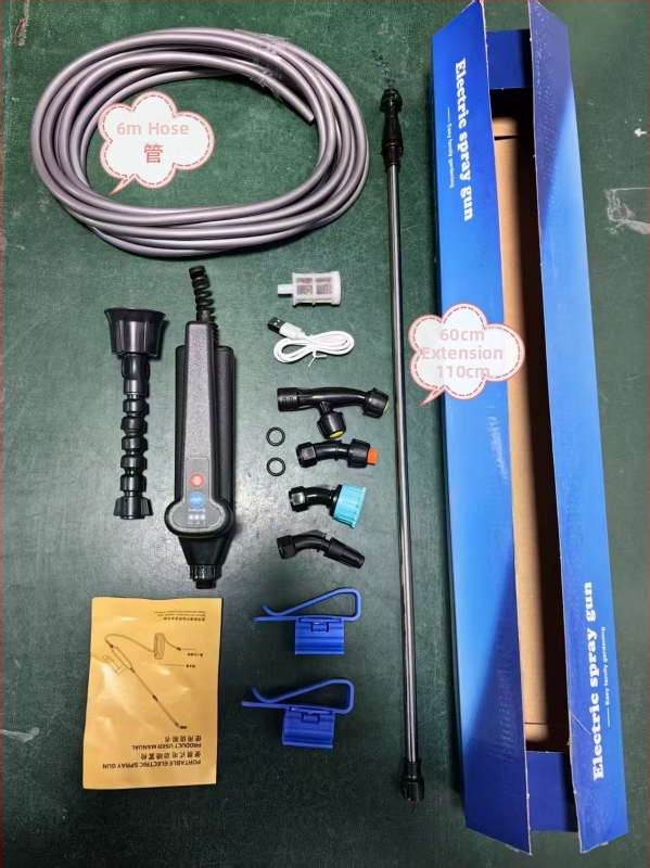 Klaishi plastová prenášateľná kanvička na zavlažovanie/postrek s atomizačnou tryskou, model KLC-7.4VTDPWQ