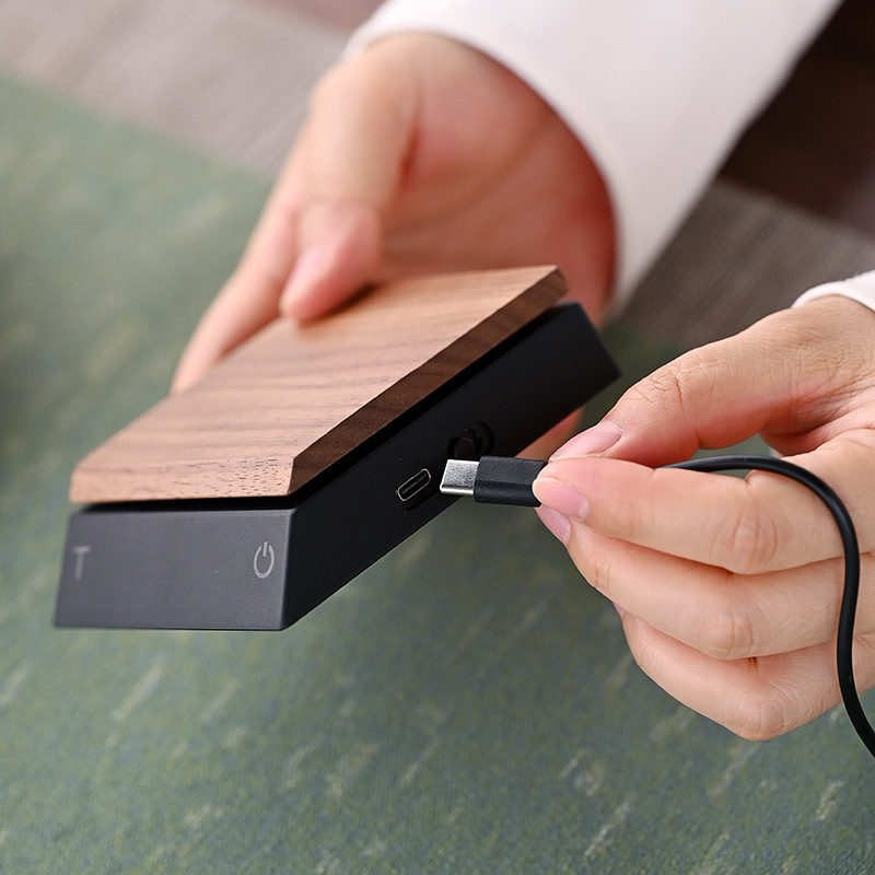 Diófa teás mérleg 0,1 g pontossággal, tartalmaz kis teáskanalat, modell JH-C30, teherbírás 2000 g, elektronikus mérés, beépített újratölthető akkumulátor