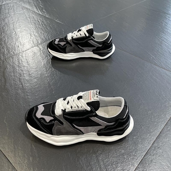 Vīriešu loaferi ar tīkla augšdaļu, punktveida purns, šņorēšana ar auklām, latex iekšējā odere, gumijas zole