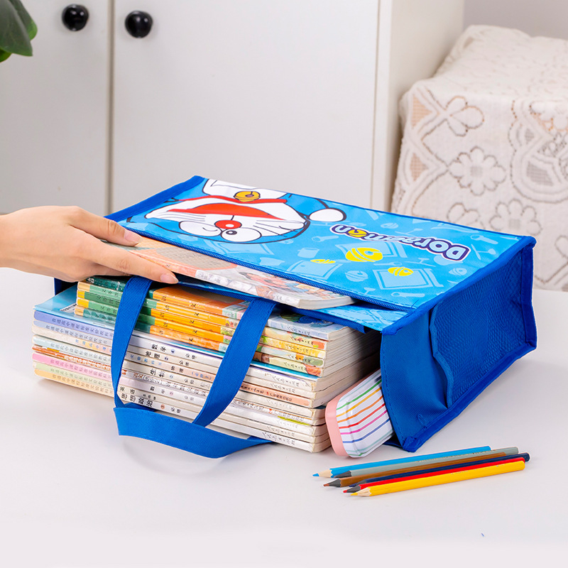 Учебна чанта за ученици, голям капацитет, ръчна чанта за книги; дизайн: карикатура; Материал: Oxford плат; Затваряне: цип.