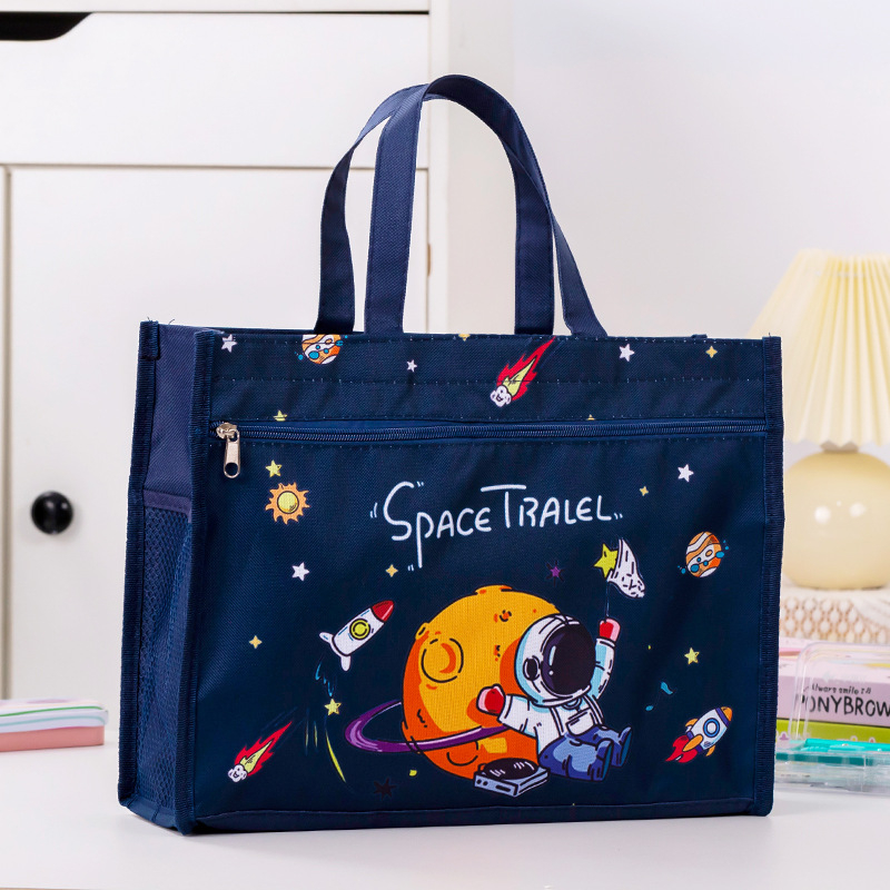 Учебна чанта за ученици, голям капацитет, ръчна чанта за книги; дизайн: карикатура; Материал: Oxford плат; Затваряне: цип.