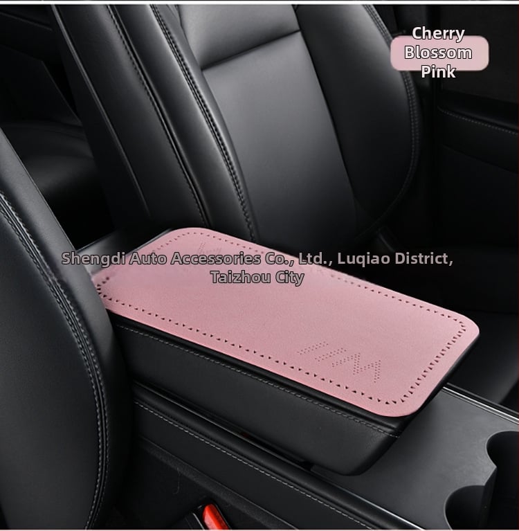 Automobiļa rokas balsta spilvens - ultra plāns pūkains centrālais rokas balsta pārvalks, trīsstūra perforācijas, četros gadalaikos universāls, PU materiāls, logotipa drukāšana pieejama