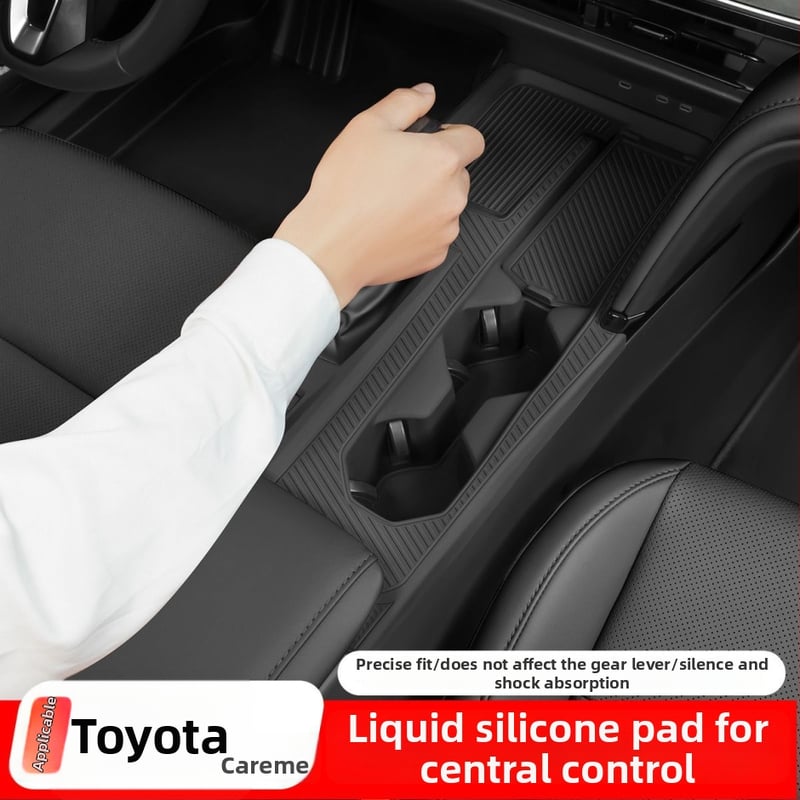 Silikona centrālās konsoles paliktnis Toyota Camry 24-25 – iekšējais dekors, skrāpējumu aizsardzība pārslēgšanas zonā
