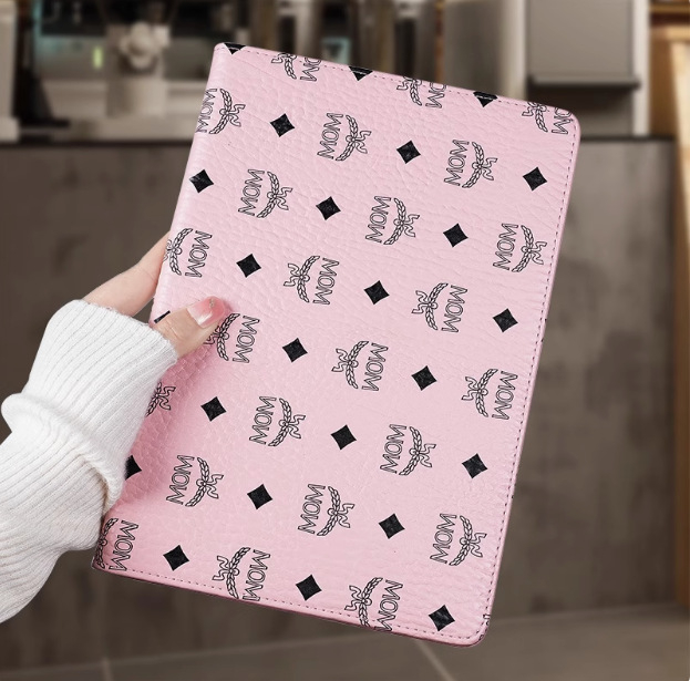 Carcasă de protecție din silicon pentru iPad Apple — design gravat în relief, stil cartoon, suport modul sleep, rezistență la uzură