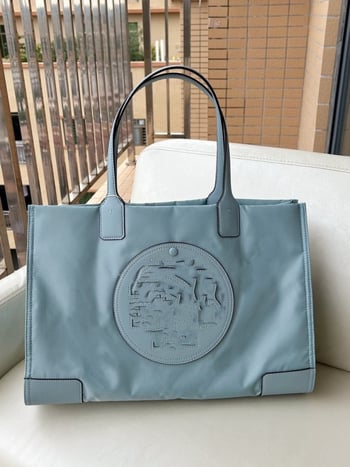 Geantă bucket din canvas pentru femei, cu căptușeală din nylon, închidere magnetică; buzunare interioare: fermoar, buzunar pentru telefon și ID.