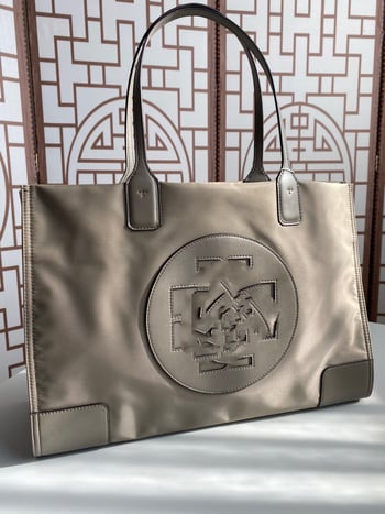 Geantă bucket din canvas pentru femei, cu căptușeală din nylon, închidere magnetică; buzunare interioare: fermoar, buzunar pentru telefon și ID.