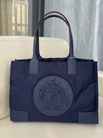 Geantă bucket din canvas pentru femei, cu căptușeală din nylon, închidere magnetică; buzunare interioare: fermoar, buzunar pentru telefon și ID.