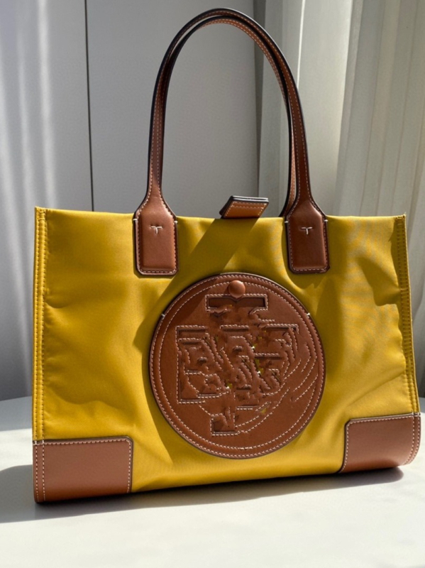 Geantă bucket din canvas pentru femei, cu căptușeală din nylon, închidere magnetică; buzunare interioare: fermoar, buzunar pentru telefon și ID.