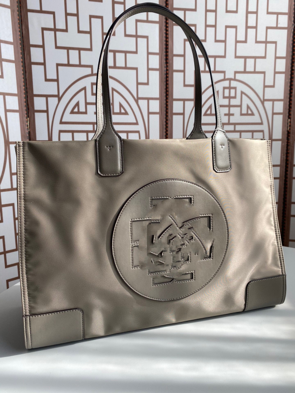 Geantă bucket din canvas pentru femei, cu căptușeală din nylon, închidere magnetică; buzunare interioare: fermoar, buzunar pentru telefon și ID.