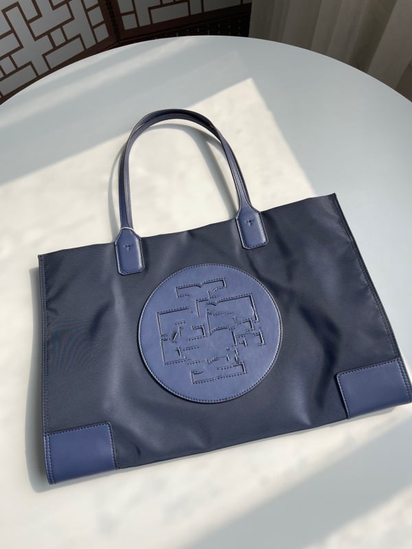 Geantă bucket din canvas pentru femei, cu căptușeală din nylon, închidere magnetică; buzunare interioare: fermoar, buzunar pentru telefon și ID.