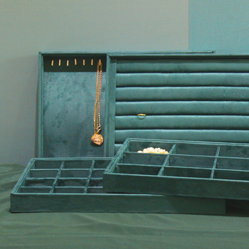 Suport de bijuterii cu interior din flanel, formă pătrată, carcasă din lemn masiv, 1 nivel