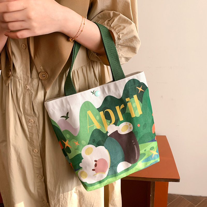 Dámska taška z plátna, z polyesteru, vertikálny štvorcový tvar, zapínanie na sponu, bez podšívky, vnútorná kapsa s patch