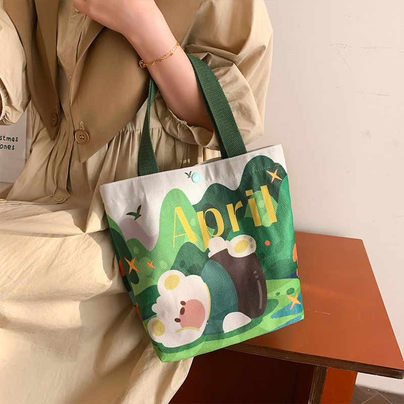 Dámska taška z plátna, z polyesteru, vertikálny štvorcový tvar, zapínanie na sponu, bez podšívky, vnútorná kapsa s patch