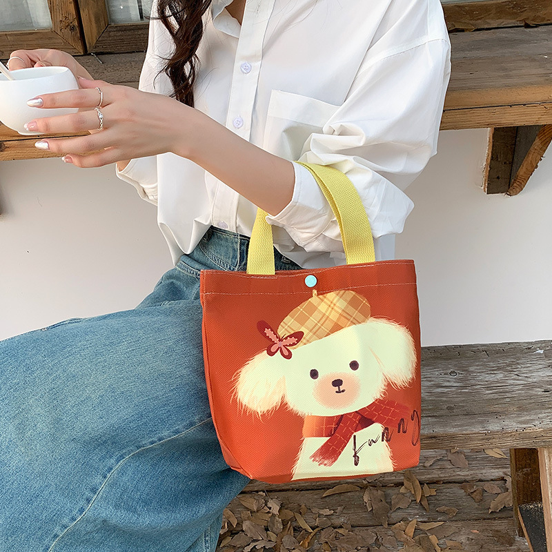 Dámska taška z plátna, z polyesteru, vertikálny štvorcový tvar, zapínanie na sponu, bez podšívky, vnútorná kapsa s patch