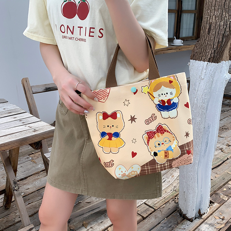 Dámska taška z plátna, z polyesteru, vertikálny štvorcový tvar, zapínanie na sponu, bez podšívky, vnútorná kapsa s patch