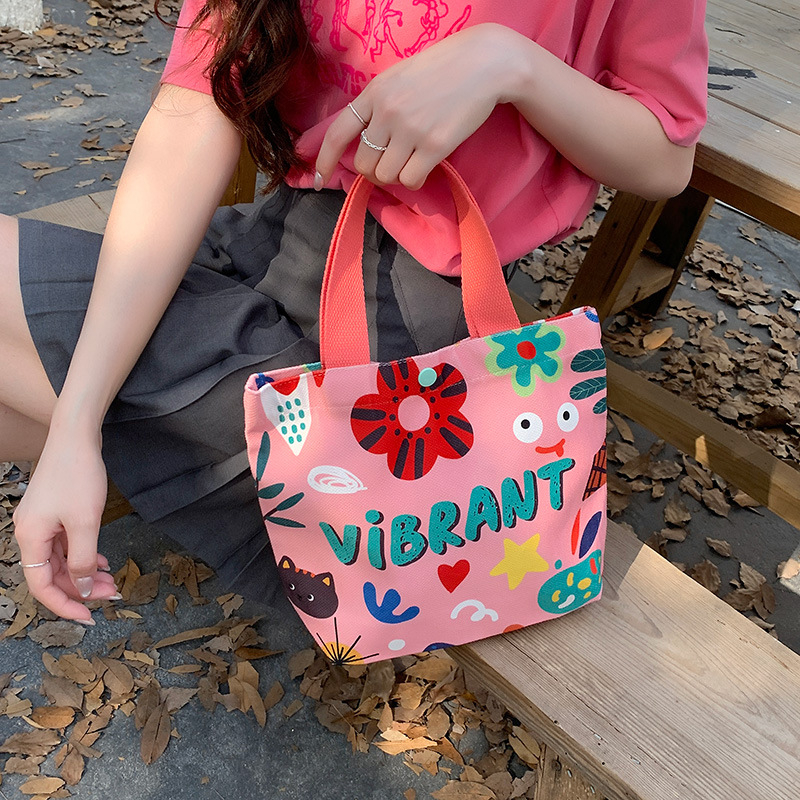 Dámska taška z plátna, z polyesteru, vertikálny štvorcový tvar, zapínanie na sponu, bez podšívky, vnútorná kapsa s patch