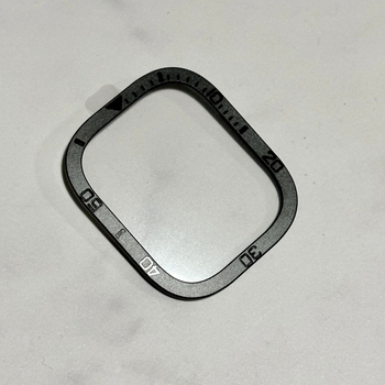 Ekrano rėmelis su integruota grūdinto stiklo ekrano apsauga Apple Watch Ultra 1/2 — aliuminio lydinys, 10 g, Geek thinking