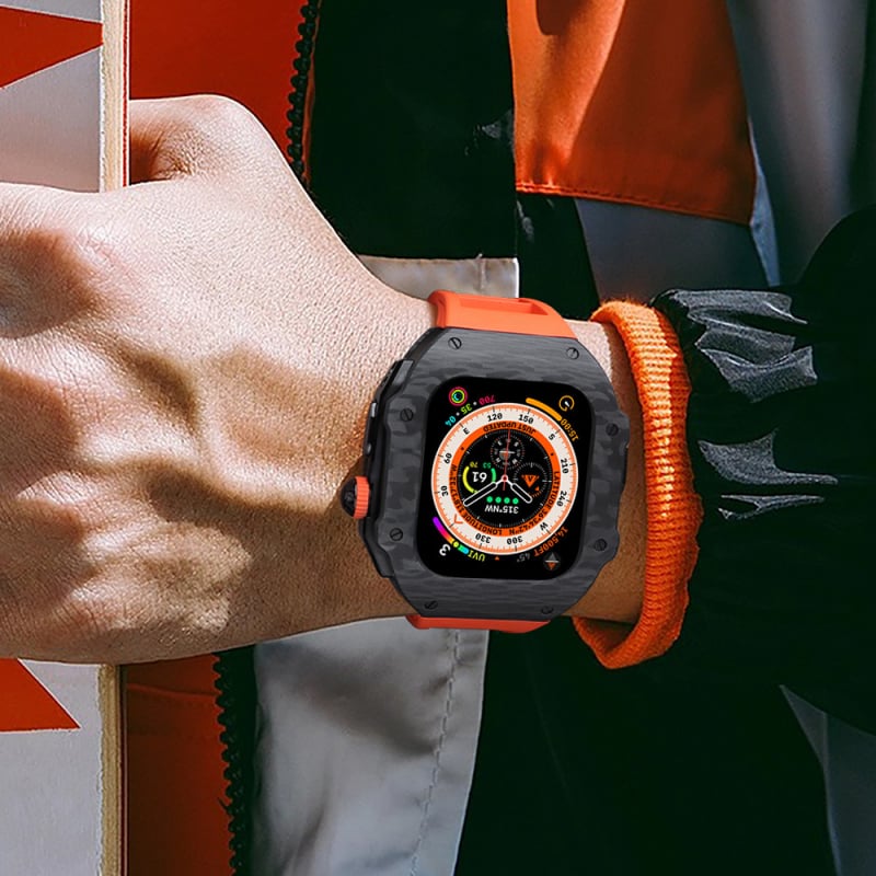 Karbónový obal pre Apple Watch Ultra 2 49mm; Značka HUALIMEI • Materiál: karbonové vlákno + fluorová guma • Hmotnosť puzdra: 26 g • Kompatibilné modely: Apple Watch Ultra 49mm, S9/8/7 45mm, SE2/SE/6/5/4 44mm