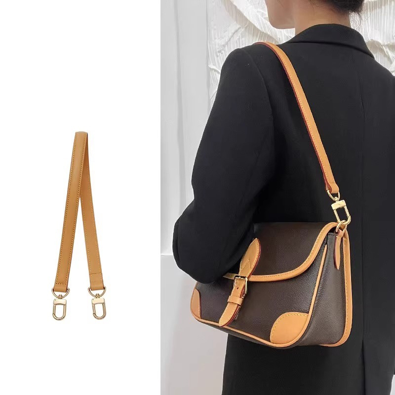 Geantă de machiaj Loewe, material Tyvek, formă cubică, multifuncțională, stil modern minimalist, model LB62402