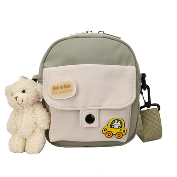 Crossbody torba od platna, mala kvadratna, uspravni dizajn, zatvaranje zatvaračem, Notelli