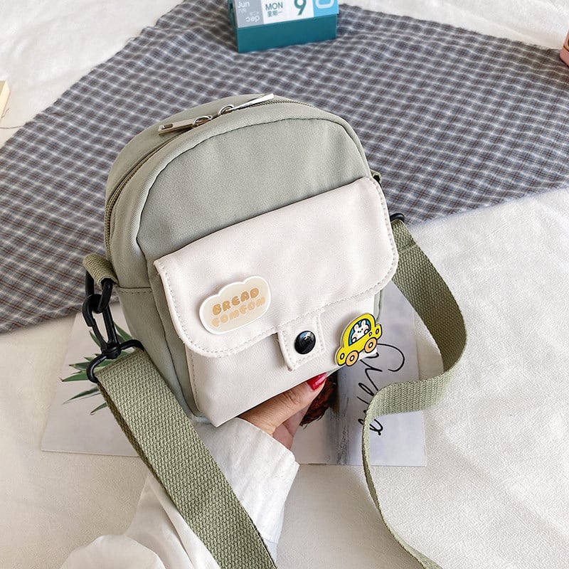 Crossbody torba od platna, mala kvadratna, uspravni dizajn, zatvaranje zatvaračem, Notelli