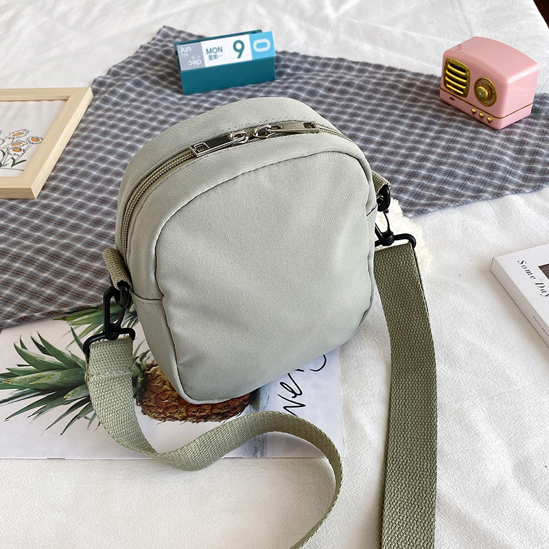 Crossbody torba od platna, mala kvadratna, uspravni dizajn, zatvaranje zatvaračem, Notelli