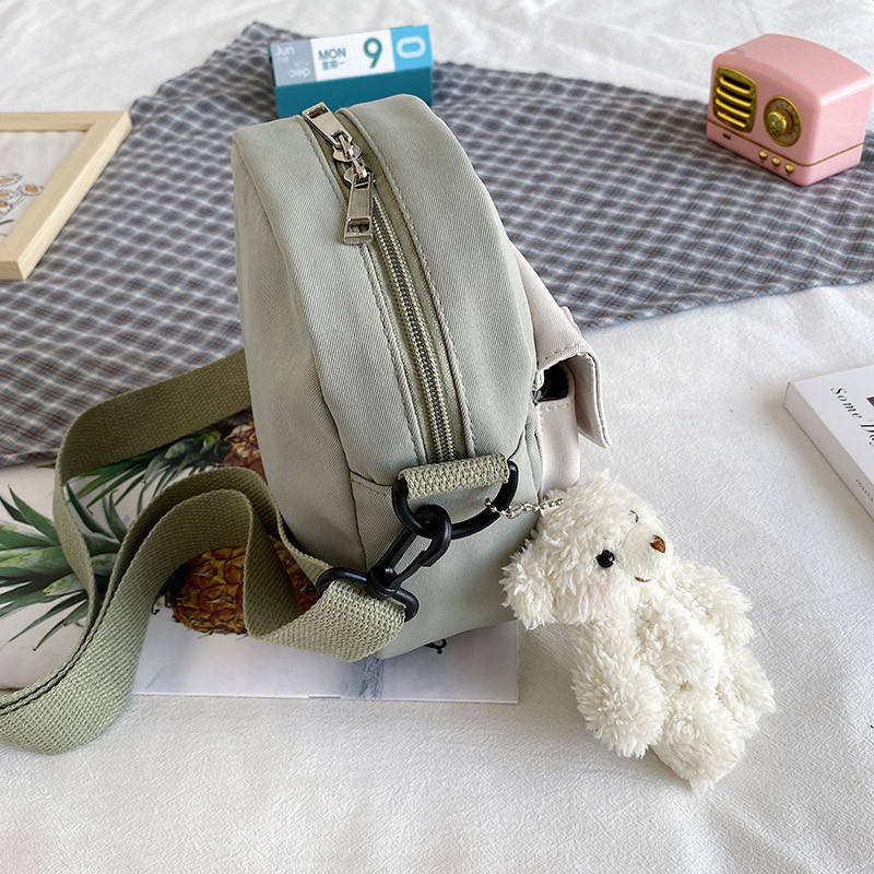 Crossbody torba od platna, mala kvadratna, uspravni dizajn, zatvaranje zatvaračem, Notelli