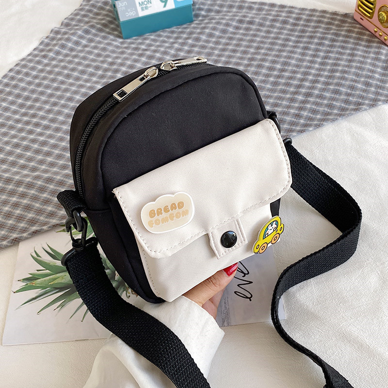 Crossbody torba od platna, mala kvadratna, uspravni dizajn, zatvaranje zatvaračem, Notelli