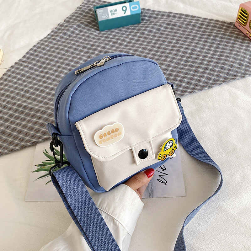 Crossbody torba od platna, mala kvadratna, uspravni dizajn, zatvaranje zatvaračem, Notelli