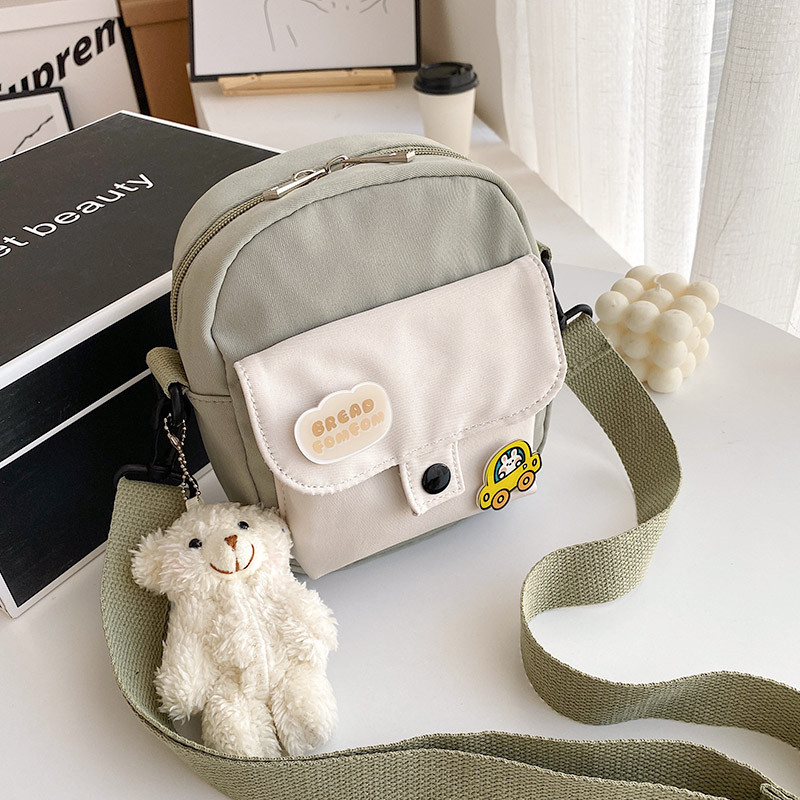 Crossbody torba od platna, mala kvadratna, uspravni dizajn, zatvaranje zatvaračem, Notelli