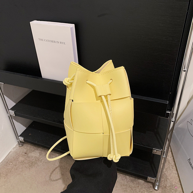 Ženska PU bucket bag, gradski stil, bez podstave, jedna naramenica, džep za telefon