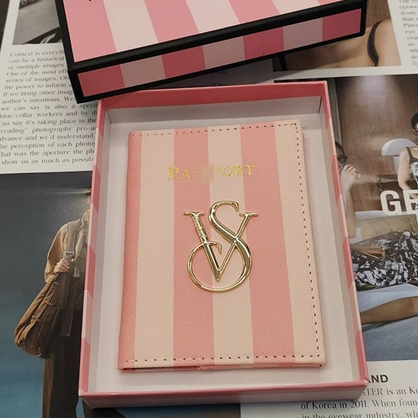 Ultra-λεπτή θήκη διαβατηρίου και καρτών με ρίγες από PU – unisex οργανωτής εγγράφων για ταξίδια, επένδυση πολυεστέρα, έκδοση άνοιξη 2024