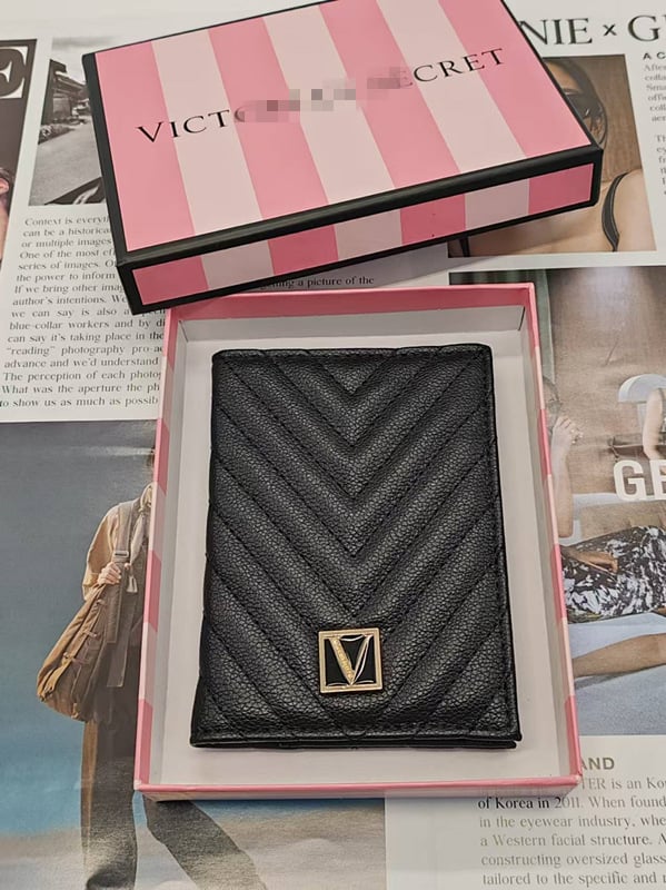 Ultra-λεπτή θήκη διαβατηρίου και καρτών με ρίγες από PU – unisex οργανωτής εγγράφων για ταξίδια, επένδυση πολυεστέρα, έκδοση άνοιξη 2024