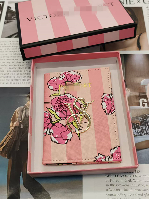 Ultra-λεπτή θήκη διαβατηρίου και καρτών με ρίγες από PU – unisex οργανωτής εγγράφων για ταξίδια, επένδυση πολυεστέρα, έκδοση άνοιξη 2024