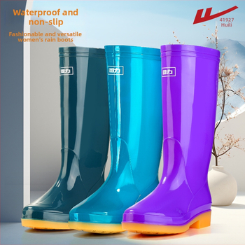 Moterys lietaus batai, PVC viršus, aukštas kojos, storesnis padas, žemas kulnas 1–3 cm, visoms sezonoms