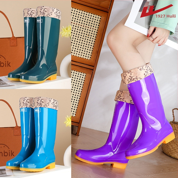 Moterys lietaus batai, PVC viršus, aukštas kojos, storesnis padas, žemas kulnas 1–3 cm, visoms sezonoms