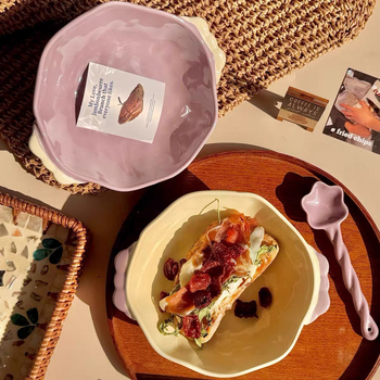 Keramička zdjela s dvije ručke, nepravilnog oblika, različiti uzorci, moderan minimalistički stil, mikrovalna sigurna