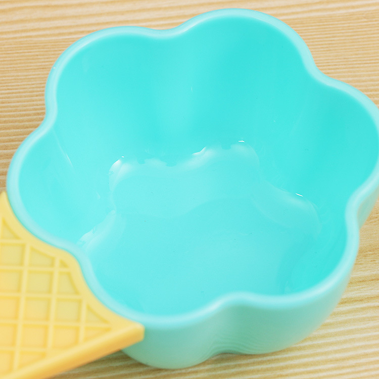 Plastična dječja zdjela za deserte s drškom — okrugla, materijal: plastika; mikrovalna pogodna; površina: vanjska matna / unutarnja glatka; otisnut logo