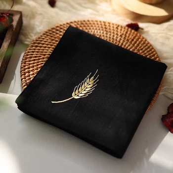 Kabatas lakatiņš — antīks stils, tīra kokvilna, dubultslāņu, izšūti kviešu ausis, izšūts teksts